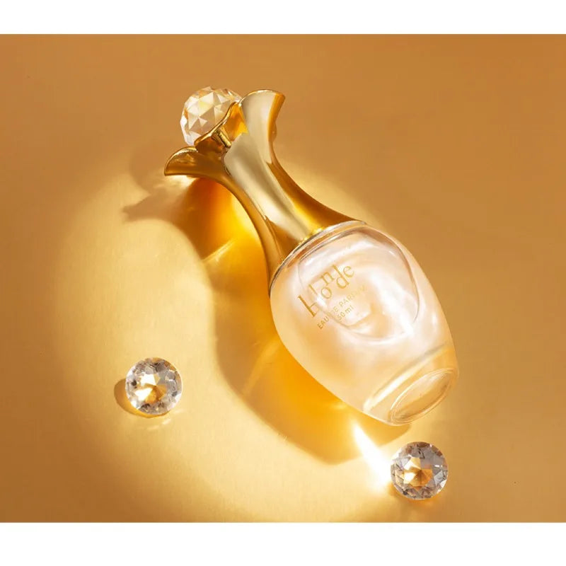 Parfum Blonde Bombshell 50 ml de parfum floral fruité frais avec des notes florales élégantes et une touche de musc pour un parfum séduisant
