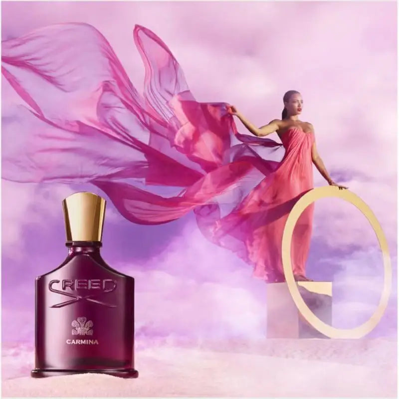 Le parfum fort pour femmes Carmina est un parfum floral et fruité boisé, sucré et de haute qualité. La bouteille en améthyste a un corps rétro et exquis, idéale pour les personnes qui aiment les parfums de niche