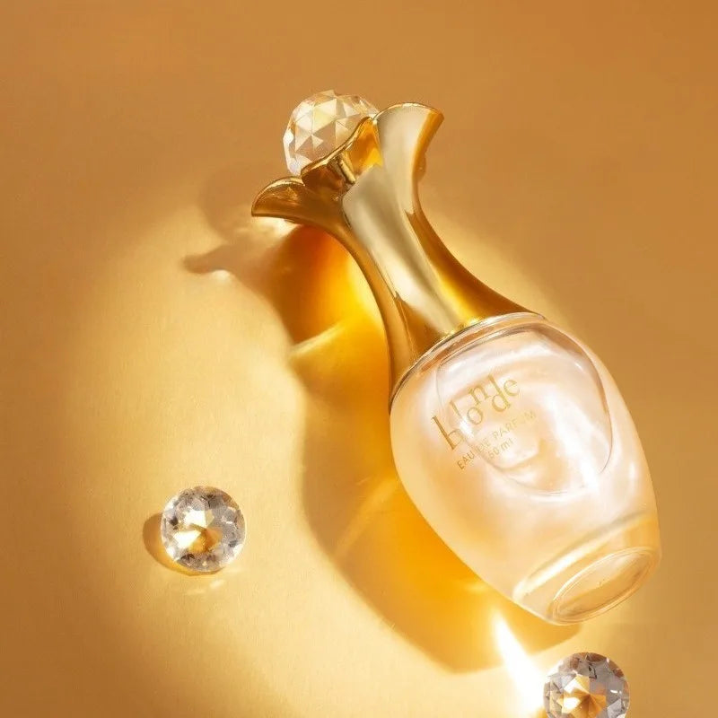 Parfum Blonde Bombshell 50 ml de parfum floral fruité frais avec des notes florales élégantes et une touche de musc pour un parfum séduisant